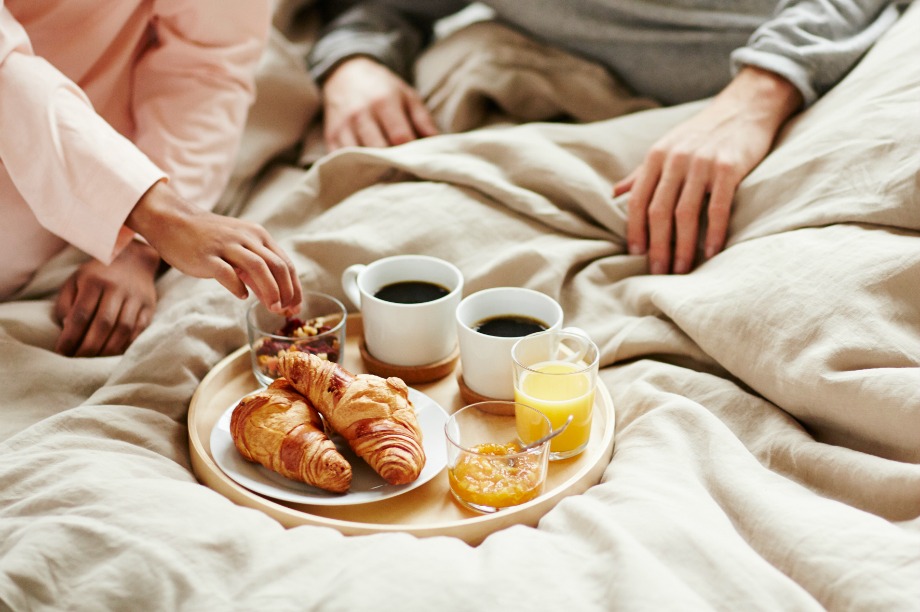 40+ Funny and Thoughtful Mothers Day Activities To Do with Mom 2025 56 Breakfast in bed 1