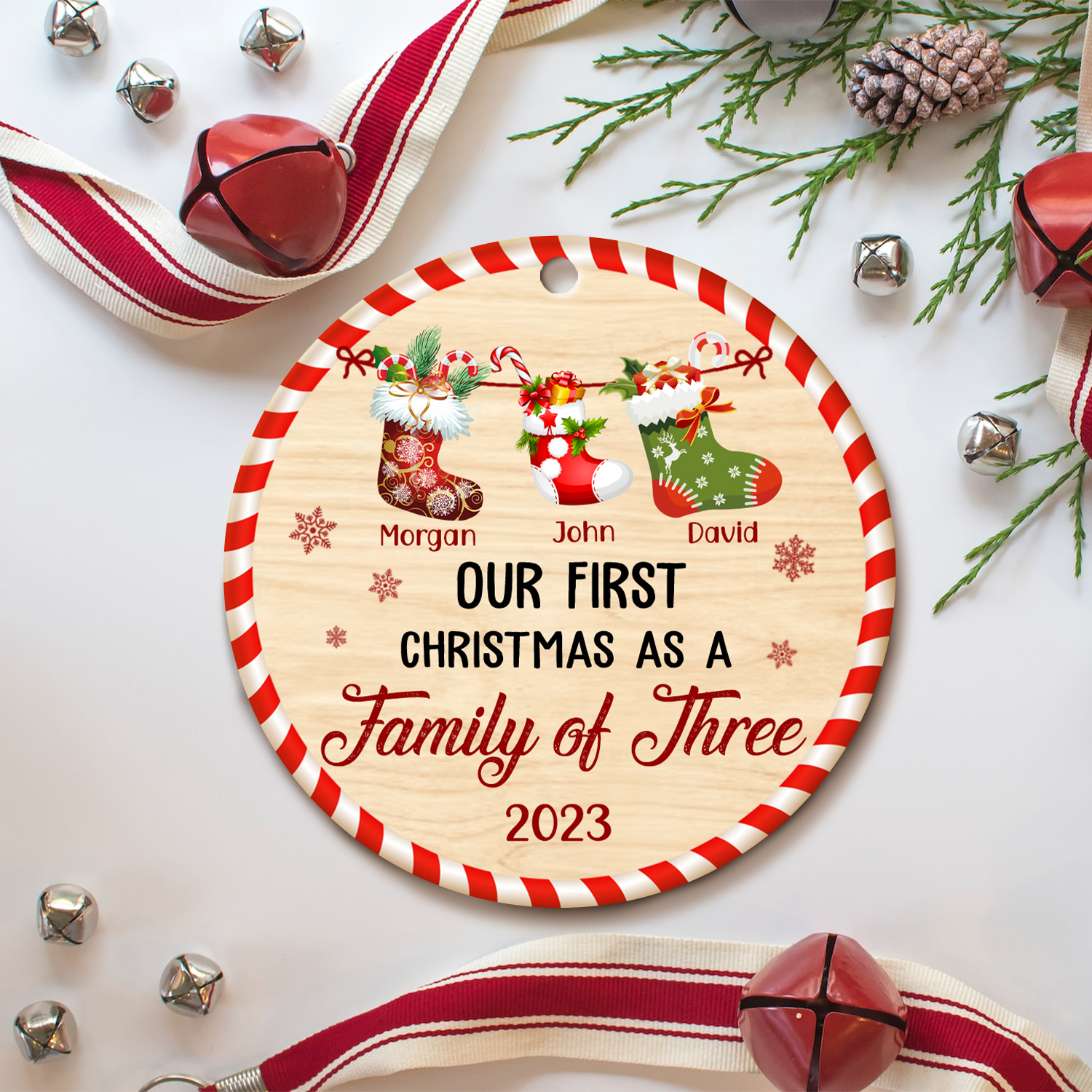 Primo Natale Insieme Famiglia Di Tre 2024 – Decorazione In Ceramica Per Albero, 7,5 Cm, Con Nastro E Scatola Regalo - 6