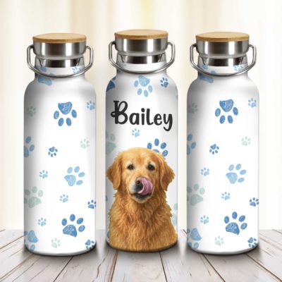 Personalized dog water bottle with custom pet portrait and name – cute paw print design, Christmas gift for dog lovers and pet owners.