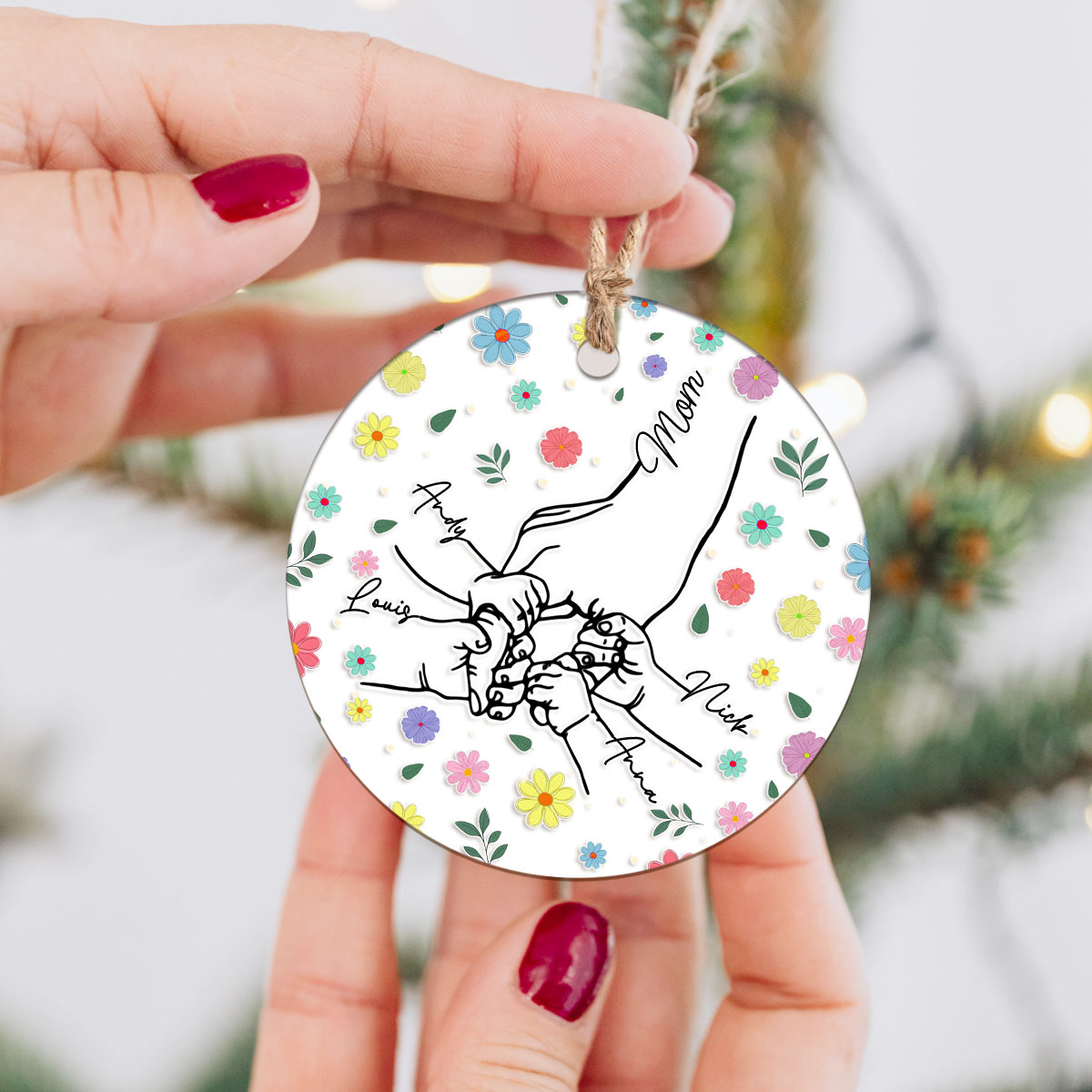 Personalized hand-holding mom ornament with kids’ names, sentimental 2025 Christmas gift for Mom.