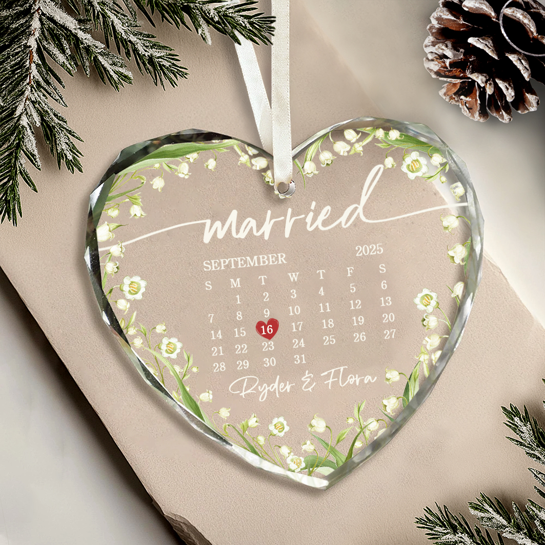 Personalized wedding ornament featuring a custom calendar design with couple names and wedding date, perfect newlywed Christmas keepsake gift 2025.
