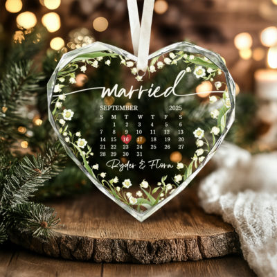 Benicee Shop 31 Personalized wedding ornament featuring a custom calendar design with couple names and wedding date, perfect newlywed Christmas keepsake gift 2025.
