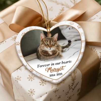 Custom Cat Photo Memorial Ornament - Cat Lover Gift with framed cat picture, personalized with pet name and year, Christmas ceramic ornament for cat lovers, pet remembrance decoration, sympathy gift for cat loss.