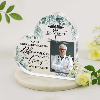 Custom doctor appreciation acrylic plaque with photo and name, thank-you gift for medical professionals and retirement keepsake.