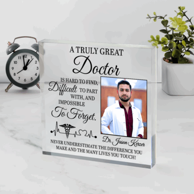 Personalized doctor retirement acrylic plaque with custom name and message, medical appreciation keepsake gift for retiring doctor.