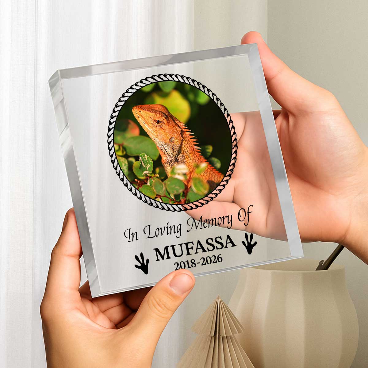 Custom lizard memorial acrylic plaque – personalized reptile pet memory keepsake and sympathy gift.