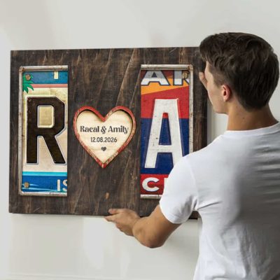 Personalized license plate heart sign with custom names and date – rustic Valentine’s Day, wedding, or anniversary gift for couples.
