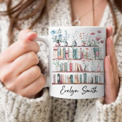 Personalized Floral Bookshelf Mug – Custom Name Book Lover Coffee Cup, Bibliophile Gift for Reader, Mothers Day Gifts for Book Lovers